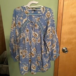 Beautiful Suzanne Betro blouse